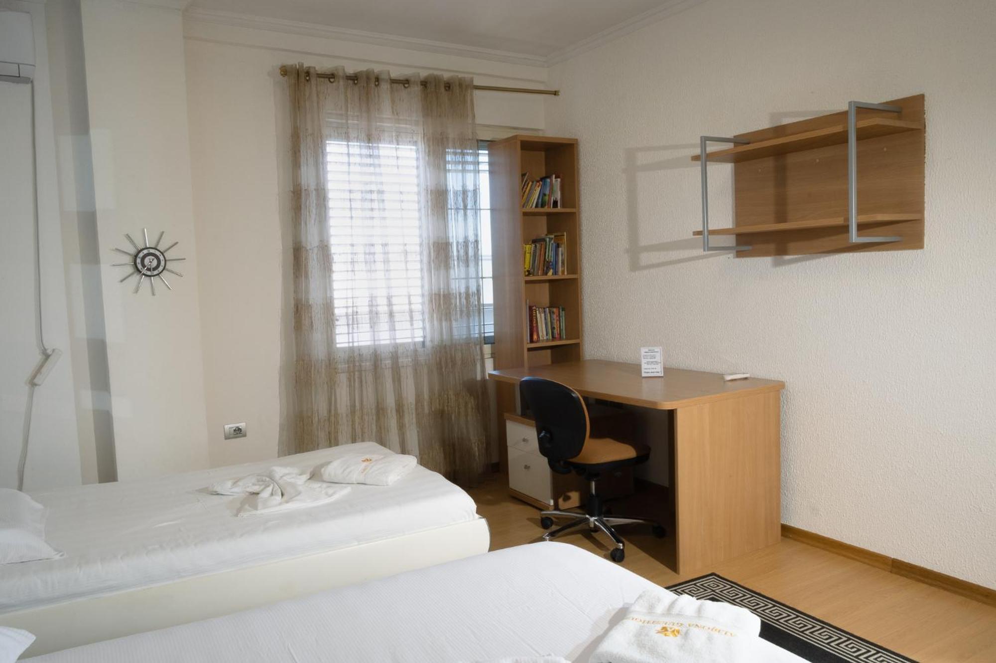 Albjona Guesthouse Tiranë Luaran gambar