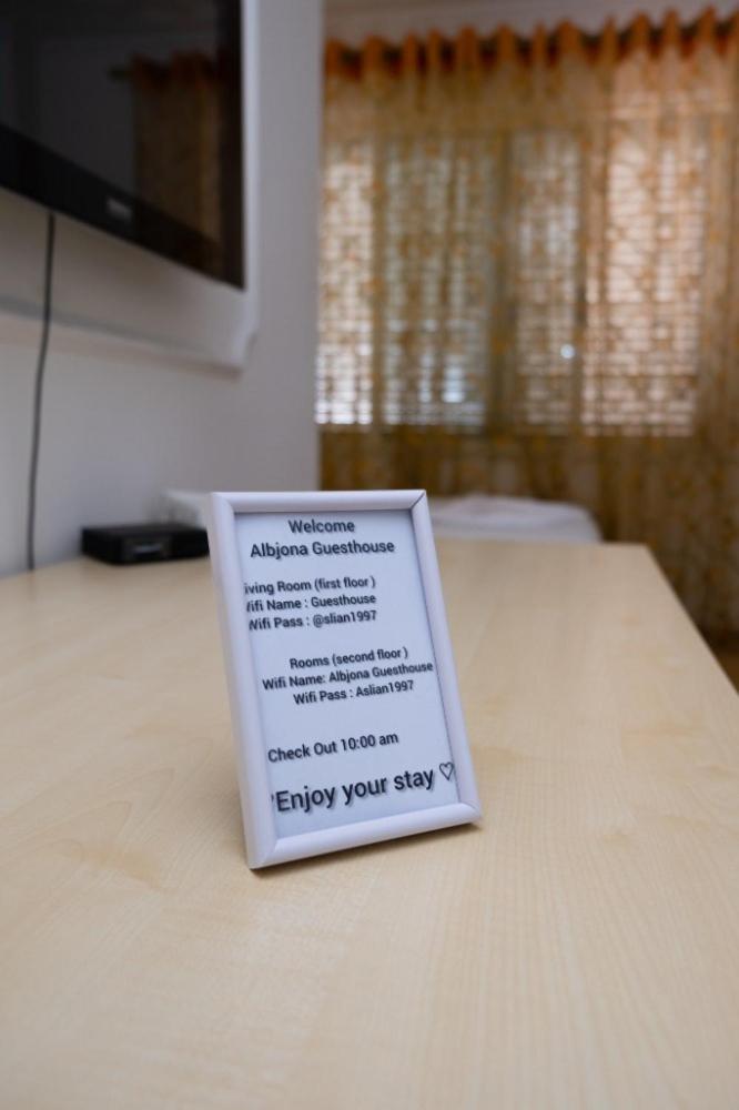 Albjona Guesthouse Tiranë Luaran gambar