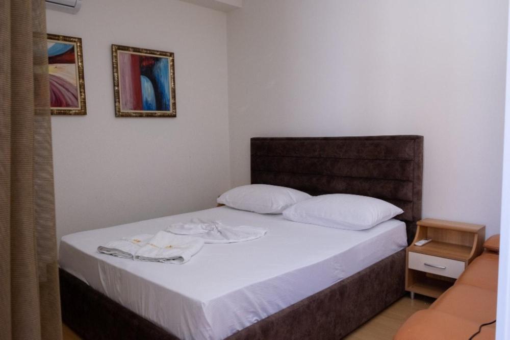 Albjona Guesthouse Tiranë Luaran gambar